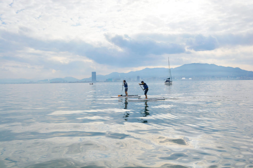 遠くに琵琶湖を代表する港、大津港が見えます！