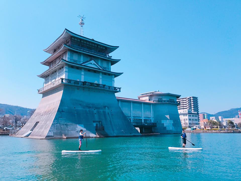 琵琶湖文化館。風がなく、漕ぐペースが速い方の場合はここまで行く事も可能です。